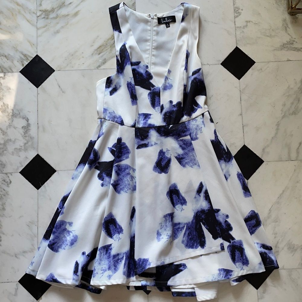 Lulu’s White, Blue and Black Abstract Patterned Dress